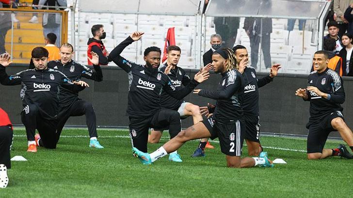 Beşiktaş, Vodafone Park'ta taraftarlara açık antrenman gerçekleştirdi