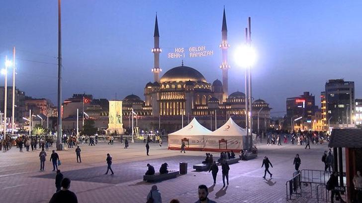 Taksim Camii'nde ilk teravih namazı kılındı
