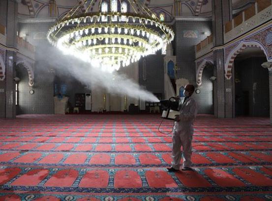 Kartal’da camiler dezenfekte edildi