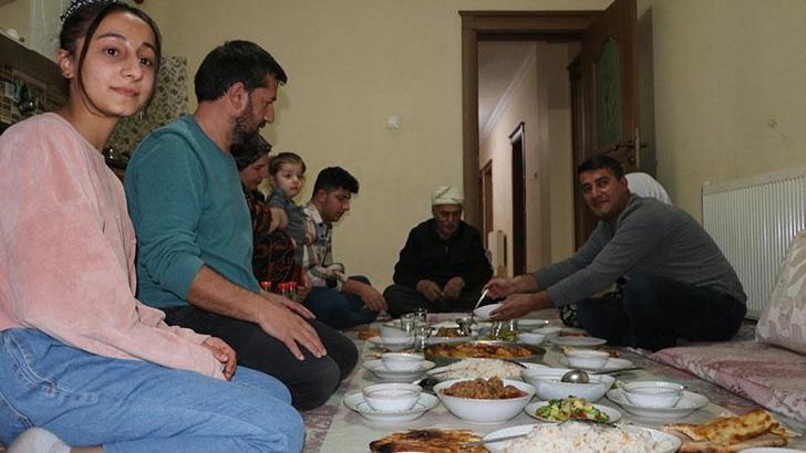 Türkiye'de ilk iftar Şemdinli'de açıldı
