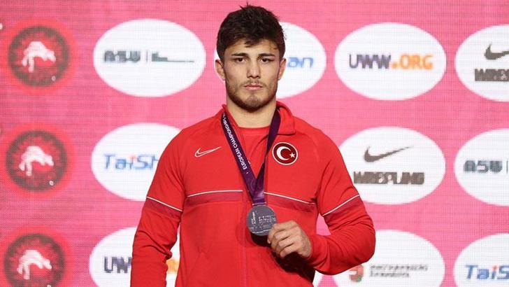Yunus Emre Başar, gümüş madalya kazandı