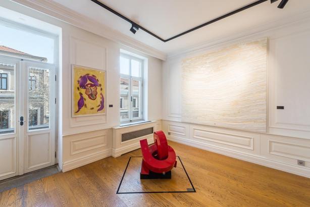 Şeli Elvaşvili’nin kadın sanatçılara odaklanan koleksiyonu Akaretler’de izleyicisiyle buluşuyor