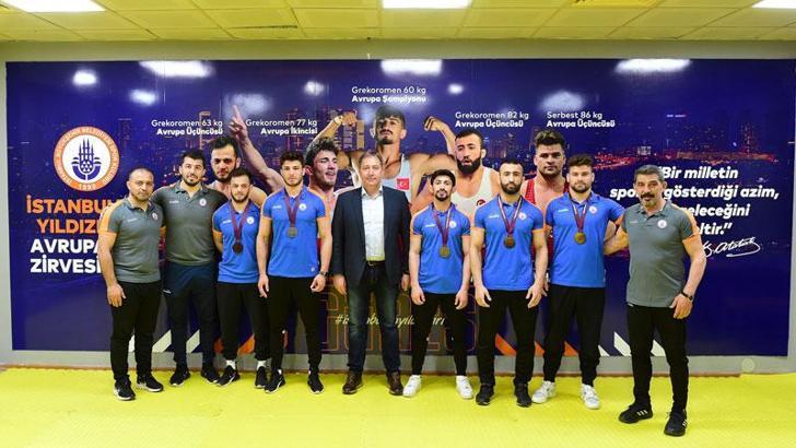 İBB Spor Başkanı Keleş, milli güreşçiler ile bir araya geldi