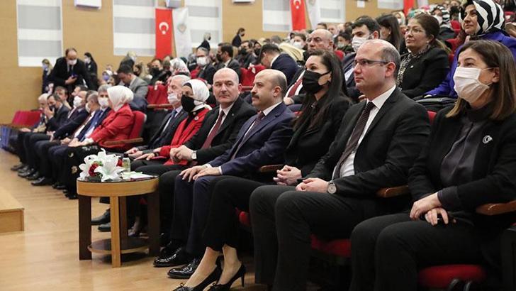 Bakan Soylu, polisler ve şehit polis yakınlarıyla belgesel izledi