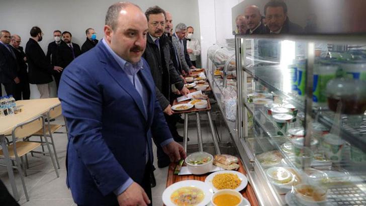 Bakan Varank, TOGG'un Gemlik'teki tesisinde işçilerle iftar yaptı