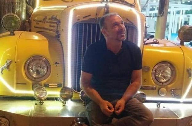 Evinde bıçaklanarak öldürüldü