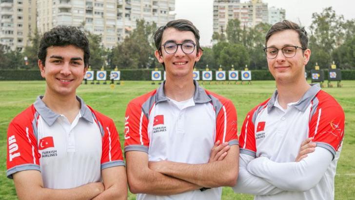Nişantaşı Üniversitesi Klasik Yay Erkek Takımı Türkiye rekoru kırdı