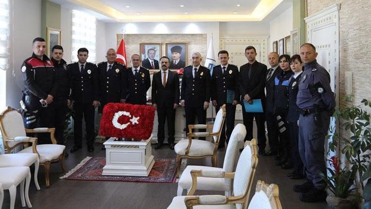 Seher öğretmeni 30 saat sonra yaralı bulan polislere başarı belgesi