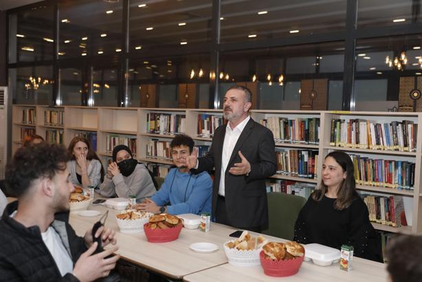 Başkan Ercan, sahurda gençlerle bir araya geldi