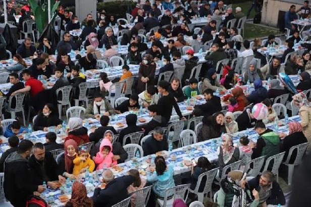 Kartal’da iftar programları düzenlenmeye devam ediyor