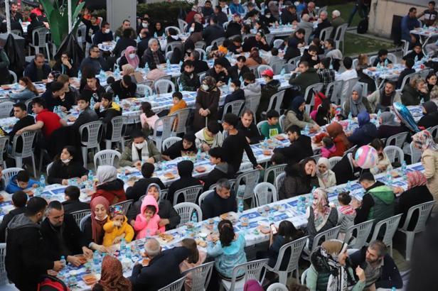 Kartal’da iftar programları düzenlenmeye devam ediyor