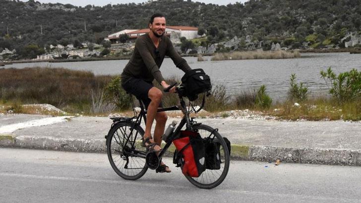 Alman mühendis, bisikletle 11 ülke gezip Türkiye'ye geldi