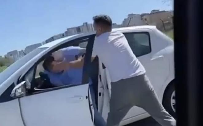 Pendik'te sürücülerin tekme tokat kavgası kamerada