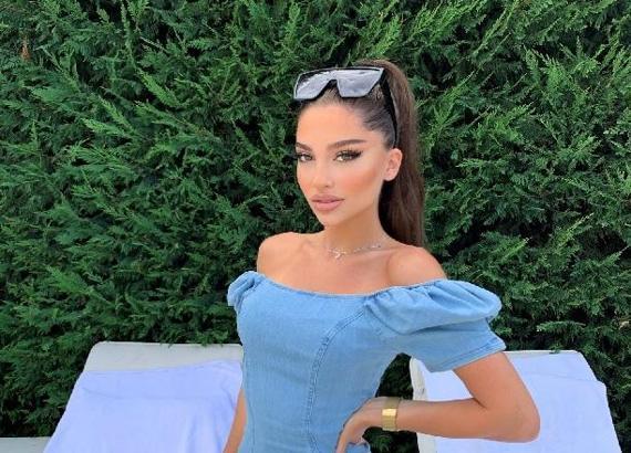 "2022 yaz makyaj trendlerinde doğallık ve ışıltı ön planda”