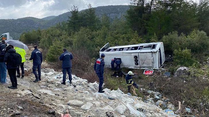 Antalya'da tur midibüsü devrildi: 7 turist yaralı