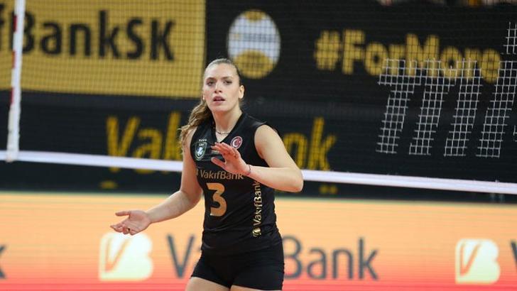 Cansu Özbay: Fenerbahçe'ye karşı ilk iki sette gözümüzü açamadık, üçüncü sette eski VakıfBank olarak sahaya çıktık