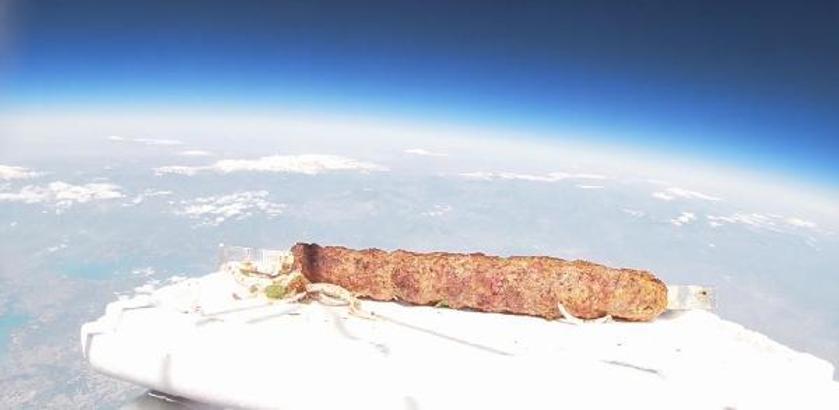 Adanalı kebapçı Yaşar Aydın’dan uzaya boru kebabı gönderme denemesi