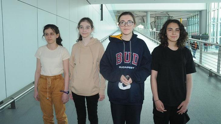 Avrupa'da tarih yazan matematikçi kız öğrenciler yurda döndü