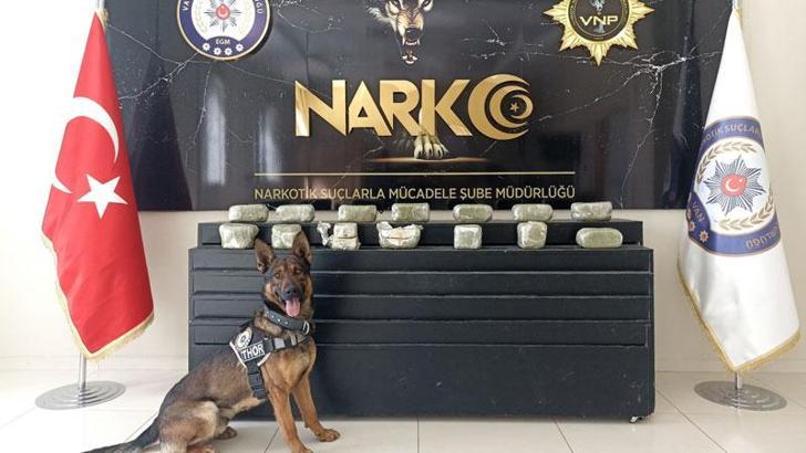 Van'da araçtaki 15 kilo eroini 'Thor' buldu