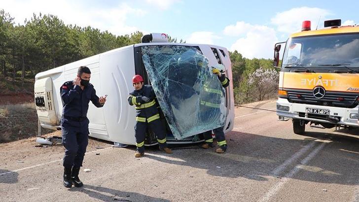 Eskişehir'de cezaevi nakil aracı devrildi: 6 yaralı