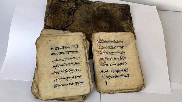 Tarihi el yazması kitabı satmak isterken yakalandı