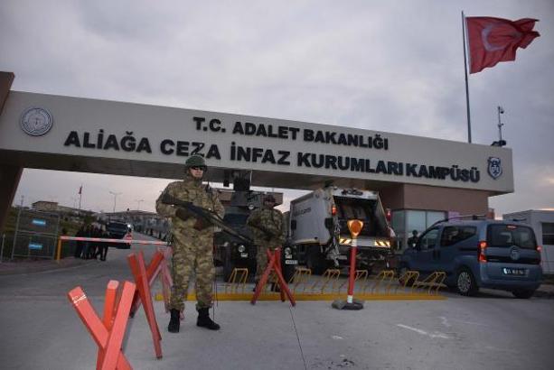 Yargıtay, İzmir'deki 'darbe girişimi' davasında 60 sanığa verilen cezaları onadı