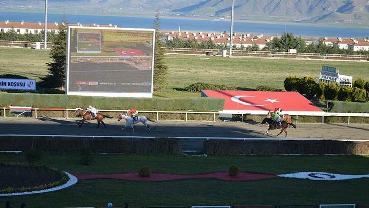 Elazığ Hipodromu'nda sezon başladı