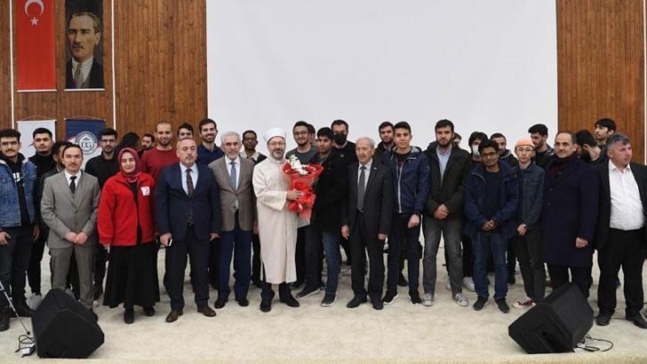 Diyanet İşleri Başkanı Erbaş, gençlerle iftar yaptı