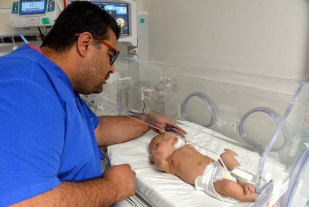 Kafası büyüyen 2 haftalık bebeğe endoskopik ameliyat