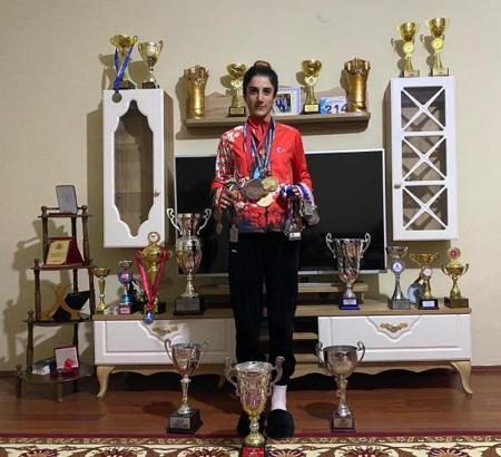 Ebeleme oynarken öğretmeni tarafından keşfedildi, dünya 3'üncüsü oldu