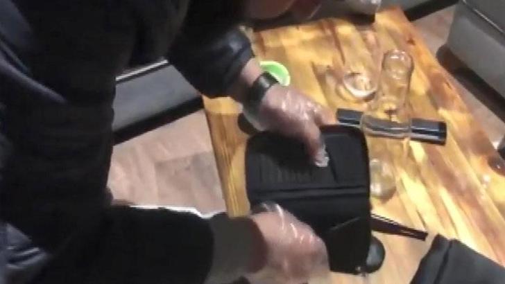 Taksiyle uyuşturucu ticareti yapan 4 şüpheli yakalandı