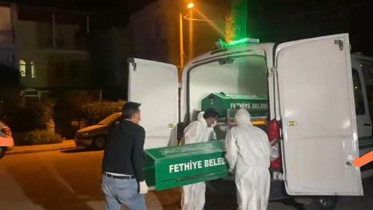 Ev arkadaşını başına çekiçle vurarak öldürdü