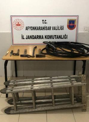 Kablo hırsızlığı şüphelileri yakalandı