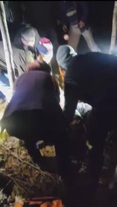 Hafif ticari araç dereye yuvarlandı: 2 ölü