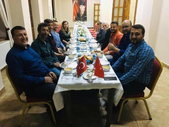 İzmir'de sandık yönetim kurulu üyeleri ile 30 ilçede eş zamanlı iftar