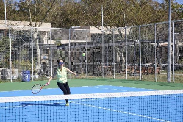 Büyükşehir'in yenilediği tenis kortları açıldı