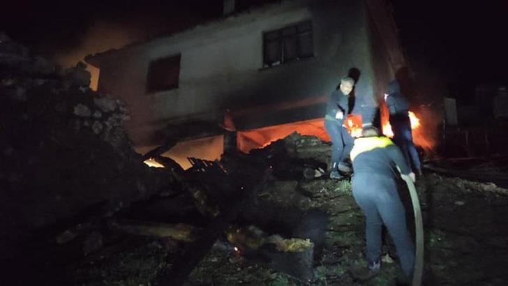 Tokat'ta ahır yangınında 5 büyükbaş öldü