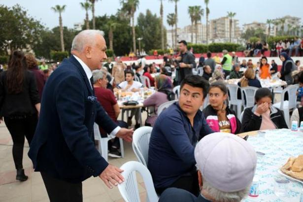 Erdemli'de 8 bin kişi iftar sofrasında buluştu