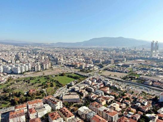 Bayraklı'nın 'Kentsel Dönüşüm Danışmanlık Ofisi' vatandaşlara rehber oldu