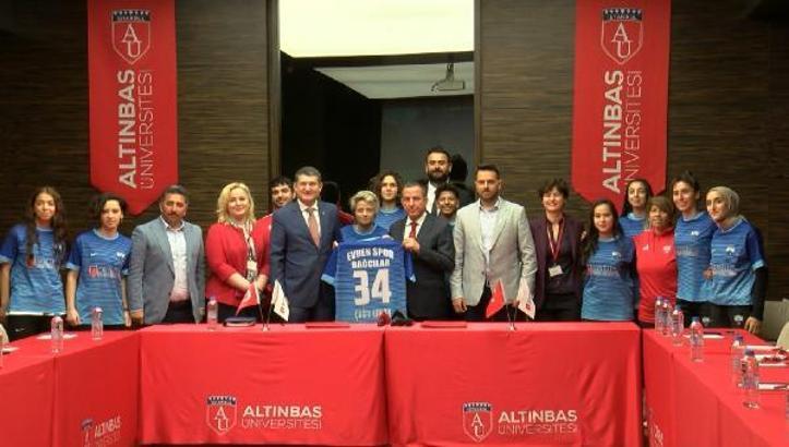 Altınbaş Üniversitesi ve Bağcılar kadın futbol takımı arasında sponsorluk anlaşması