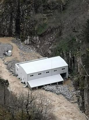 Dereli’de taşkın; kara yolu çöktü, kemer köprü hasar gördü (2)