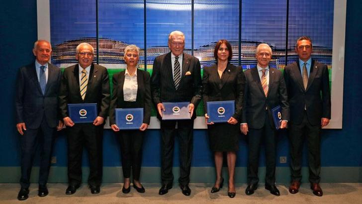 Fenerbahçe YDK Başkanı Uğur Dündar ve kurul üyeleri mazbatalarını aldı