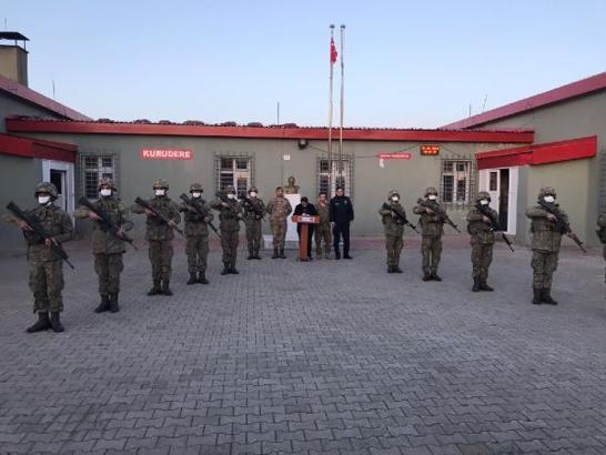 Özalp Kaymakamı, sınır karakolunu ziyaret edip, mehmetçikle iftar açtı