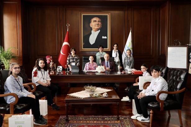 Büyükçekmece Çocuk Meclisi’nden belediye başkanına ziyaret