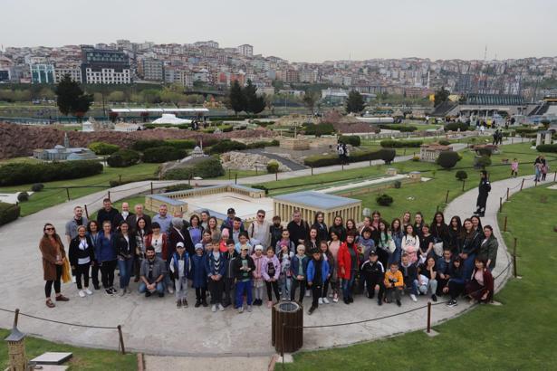 23 Nisan’da kardeş ülkelerden gelen çocuklar İstanbul’da ağırlandı