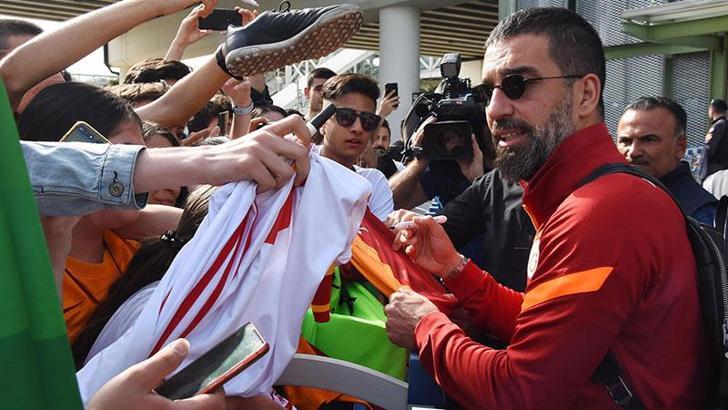 Galatasaray'ı İzmir'de taraftarı karşıladı