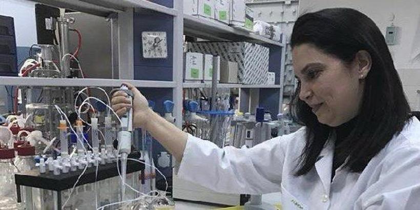 Hem kanserle savaştı hem de öğrenciler yetiştirdi