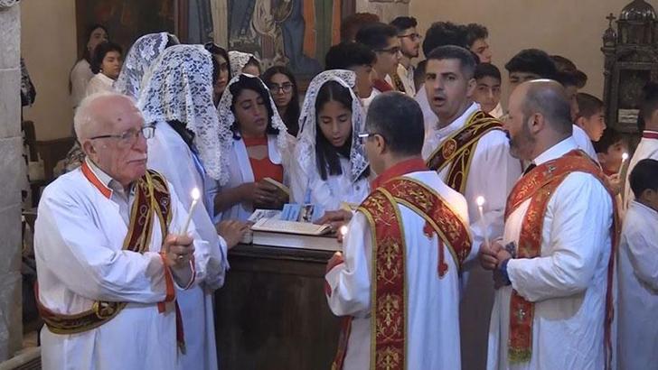 Mardin'de Süryaniler 2 yıl sonra Paskalya Bayramı'nı ayinle kutladı