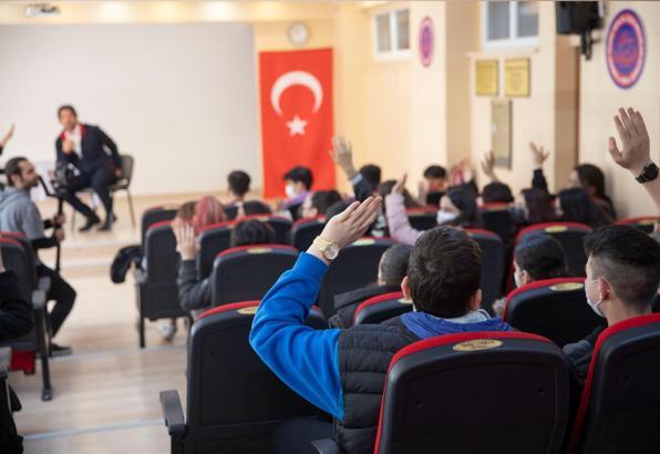 Sektör temsilcilerinden lise öğrencilerine ‘finansal okuryazarlık’ eğitimi