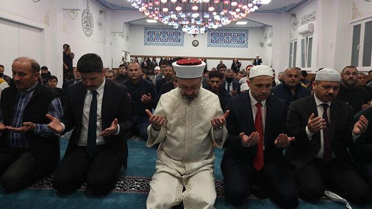 Erbaş, Belçika’da Vilvorde Rahman Camii’nde teravih namazı kıldırdı